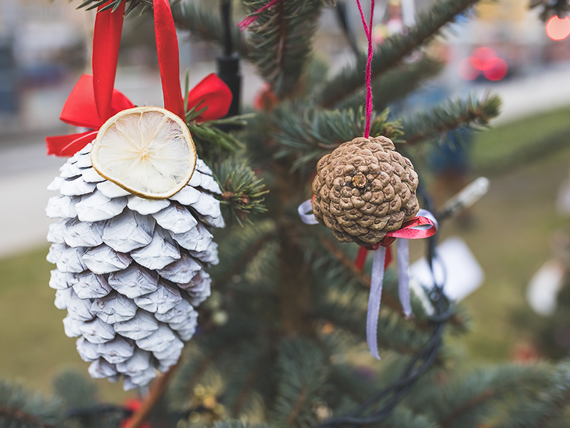 Hoe versier je een kerstboom op een duurzame manier?