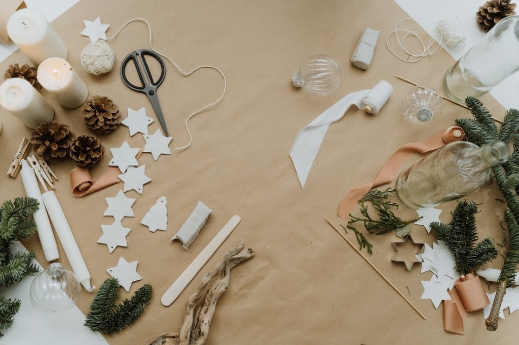 Maak je eigen groene kerstdecoraties Maak je eigen groene kerstdecoraties