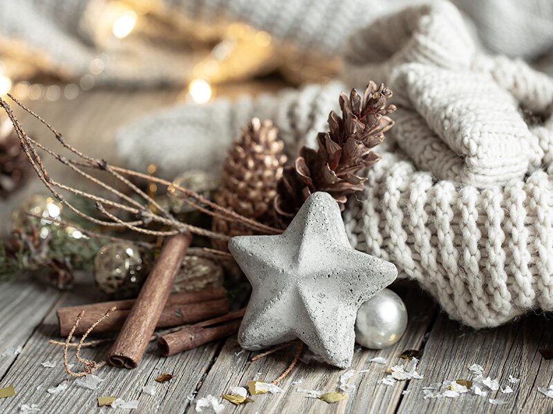 Welke kerstballen passen bij een landelijke stijl?