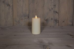 Anna's Collection LED-buitenkaars met bewegende vlam ivoor - H 16 x Ø 8 cm - afbeelding 2
