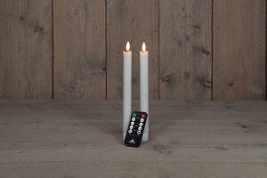 Anna's Collection LED-dinerkaarsen 3D-vlam - H23cm Wit 2 stuks - afbeelding 3