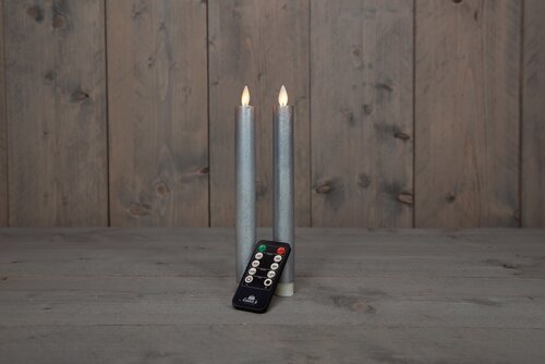 Anna's Collection LED-dinerkaarsen bewegende vlam - H23cm Zilver 2 stuks - afbeelding 3