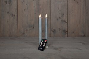 Anna's Collection LED-dinerkaarsen bewegende vlam - H23cm Zilver 2 stuks - afbeelding 3