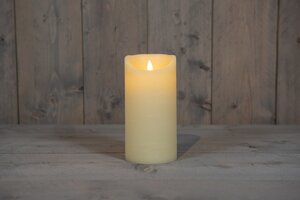 Anna's Collection LED-kaars rustiek met bewegende vlam ivoor - H 20 x Ø 10 cm - afbeelding 2