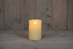 Anna's Collection LED-kaars rustiek met bewegende vlam ivoor - H 15 x Ø 10 cm - afbeelding 2