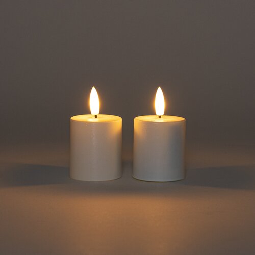 Anna's Collection LED-stompkaarsen met 3D-vlam wit - set van 2 - H 8 x Ø 4,5 cm - afbeelding 3