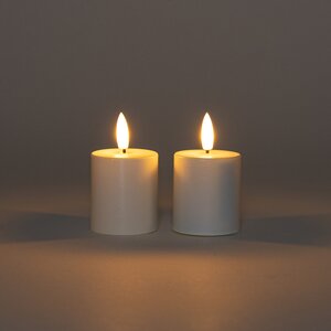 Anna's Collection LED-stompkaarsen met 3D-vlam wit - set van 2 - H 8 x Ø 4,5 cm - afbeelding 3
