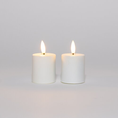 Anna's Collection LED-stompkaarsen met 3D-vlam wit - set van 2 - H 8 x Ø 4,5 cm - afbeelding 1