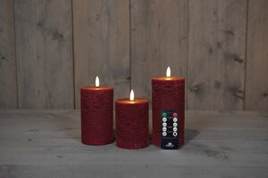 Anna's Collection LED-stompkaarsen rustiek met 3D-vlam bordeaux - set van 3 - H 10/12,5/15 x Ø 7,5 cm - afbeelding 2