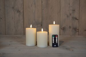 Anna's Collection LED-stompkaarsen rustiek met 3D-vlam ivoor - set van 3 - H 10/12,5/15 x Ø 7,5 cm - afbeelding 2
