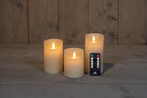 Anna's Collection LED-stompkaarsen rustiek met bewegende vlam ivoor - set van 3 - H 10/12,5/15 x D 7,5 cm - afbeelding 3