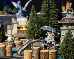 Luville Kerstdorpminiatuur Efteling Kabouter in boot - L 9,5 x B 4,5 x H 6,5 cm - afbeelding 3