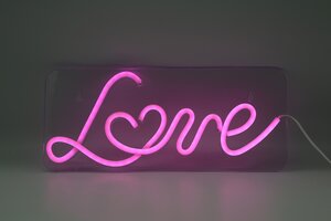 Neon sign 'Love' B 35 x H 15 cm USB 2m roze - afbeelding 1