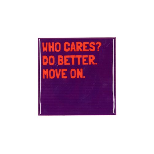Quote tegel 'Who Cares?' paars - B 10 X H 10 X D 1 Cm