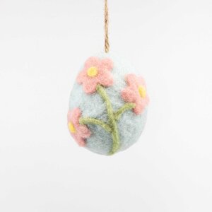 Vilten hanger paasei bloemen D 6 x H 8 cm blauw/roze