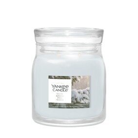 Yankee Candle Snow Kissed Pine Medium Jar - afbeelding 1