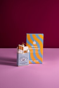Yup in de Boom Chocolade Sigaretten Kerstornament - afbeelding 3